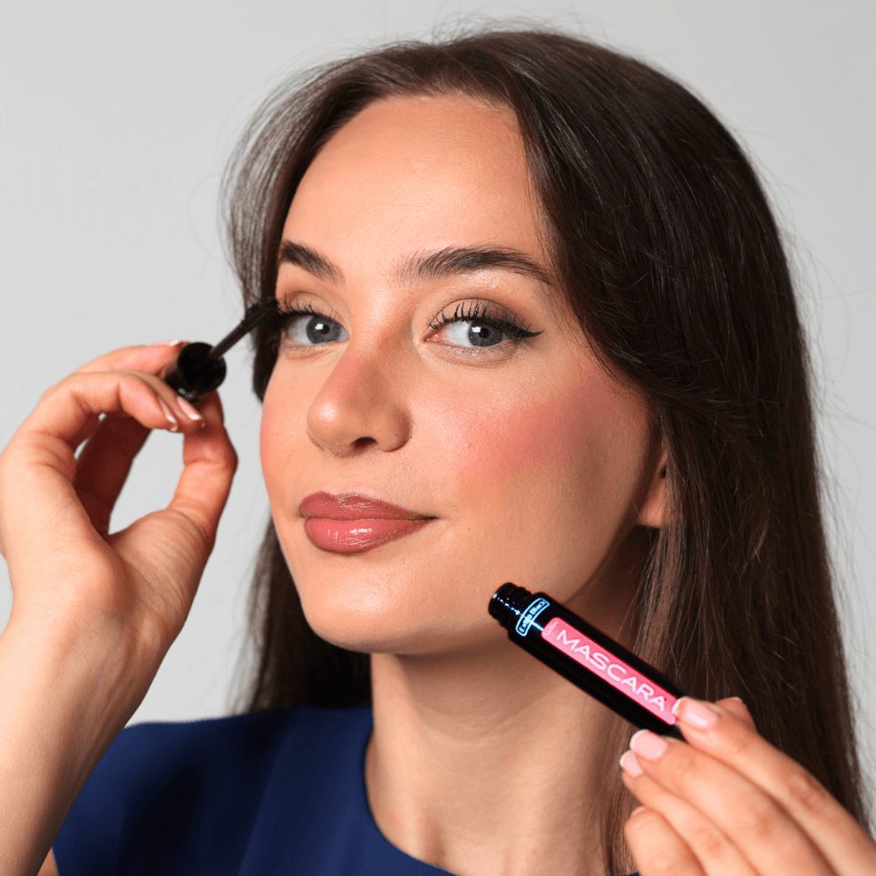 HomeSlider_BalanceCosmetics_Model_Mascara