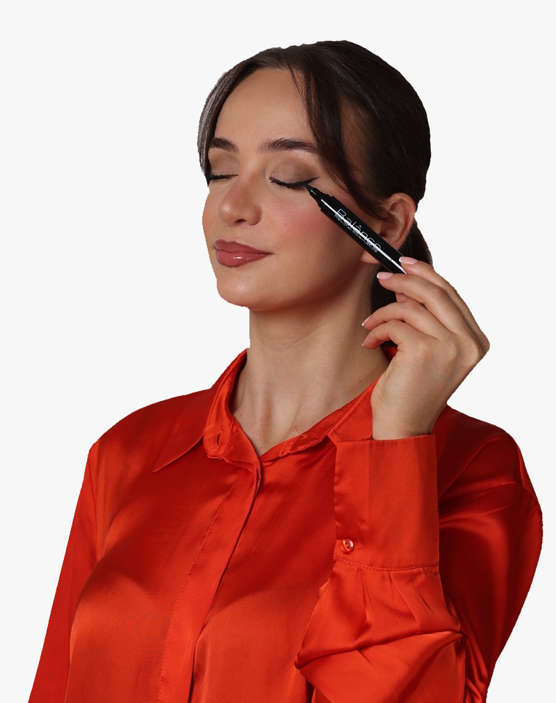 Black Eyeliner Produktbild Model